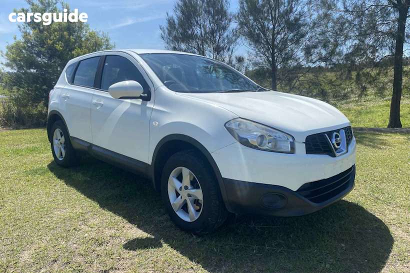 White 2012 Nissan Dualis SUV ST