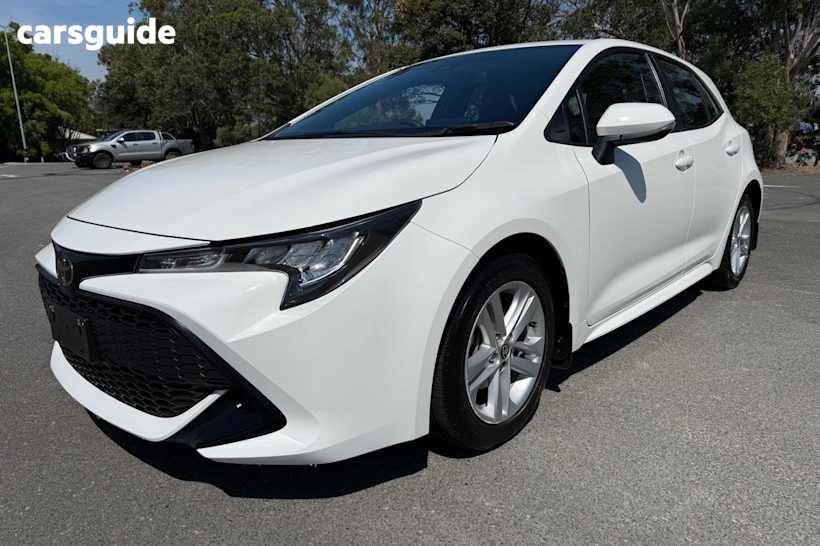 White 2022 Toyota Corolla Hatch ASCENT SPORT F