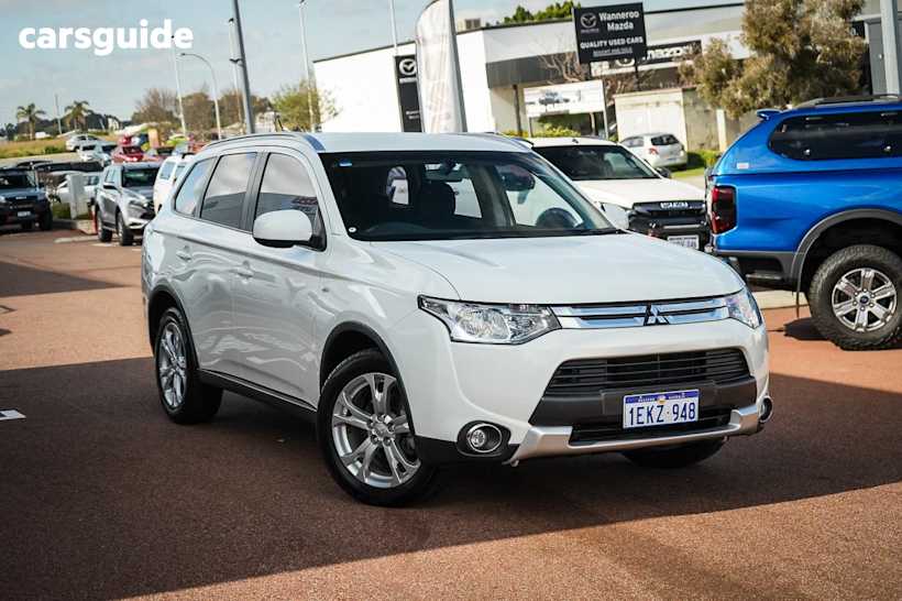 White 2014 Mitsubishi Outlander Wagon Es (4X2)
