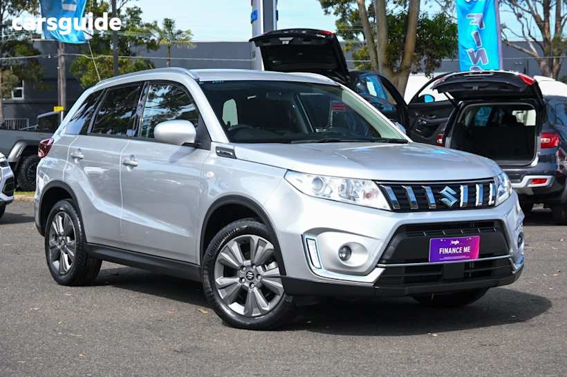Silver 2024 Suzuki Vitara SUV F