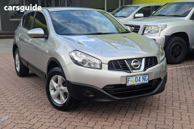 Silver 2012 Nissan Dualis SUV ST F