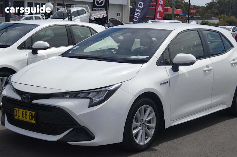 White 2023 Toyota Corolla Hatch ASCENT SPORT HYBRID F