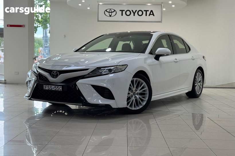 White 2019 Toyota Camry Sedan SL F