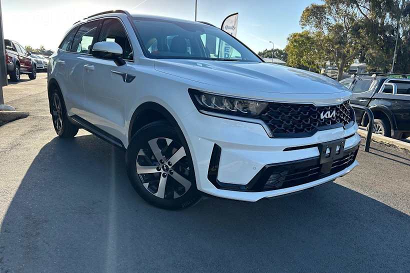 White 2022 Kia Sorento SUV SPORT 4X4