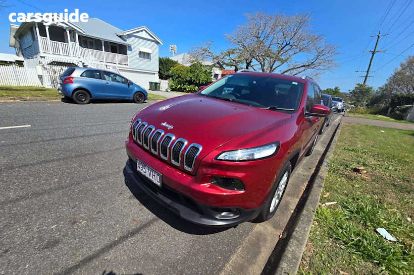 Red 2014 Jeep Cherokee SUV LONGITUDE 4X4