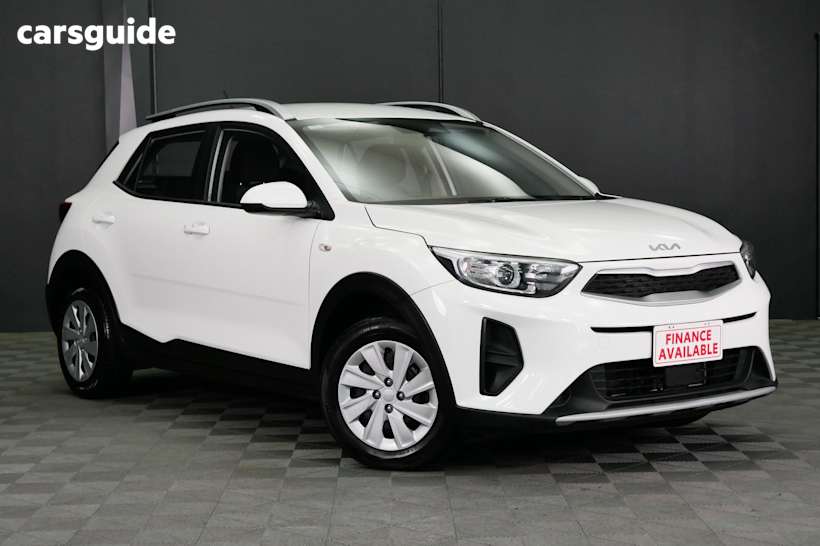 White 2023 Kia Stonic Wagon S