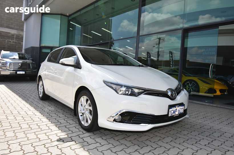 White 2017 Toyota Corolla Hatch ASCENT SPORT F