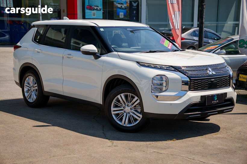 White 2023 Mitsubishi Outlander Wagon Es 5 Seat (2Wd)