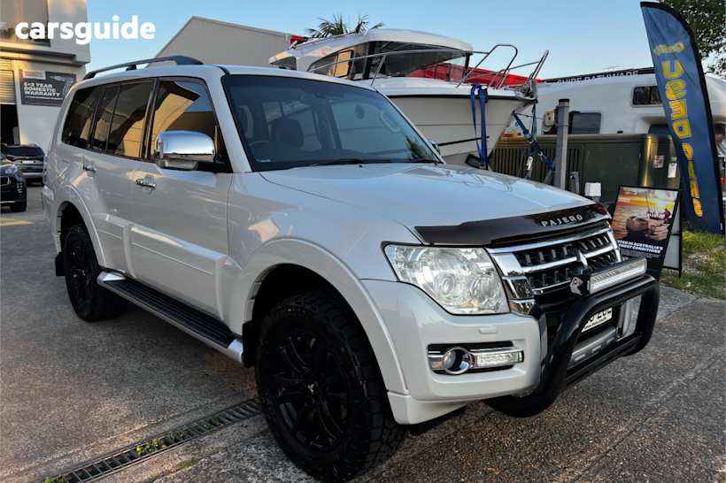 White 2015 Mitsubishi Pajero SUV GLS 4X4