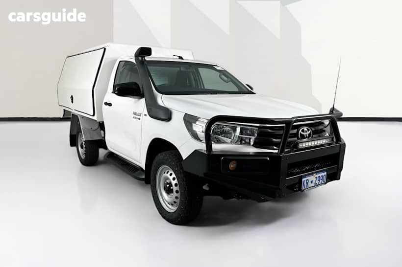 White 2017 Toyota Hilux Cab Chassis Sr (4X4)
