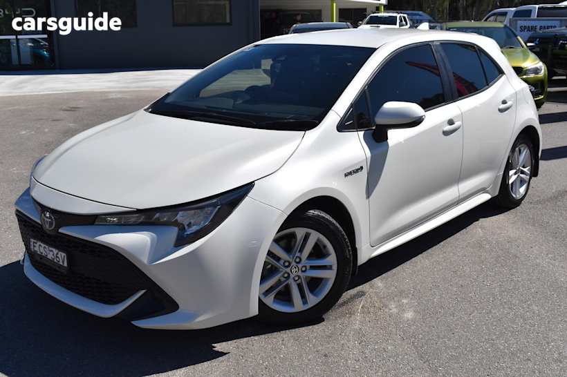 White 2019 Toyota Corolla Hatch ASCENT SPORT HYBRID F