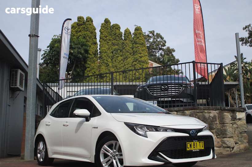 White 2020 Toyota Corolla Hatch ASCENT SPORT HYBRID F