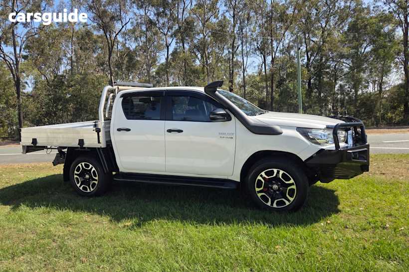 White 2018 Toyota Hilux Dual Cab Chassis Sr (4X4)