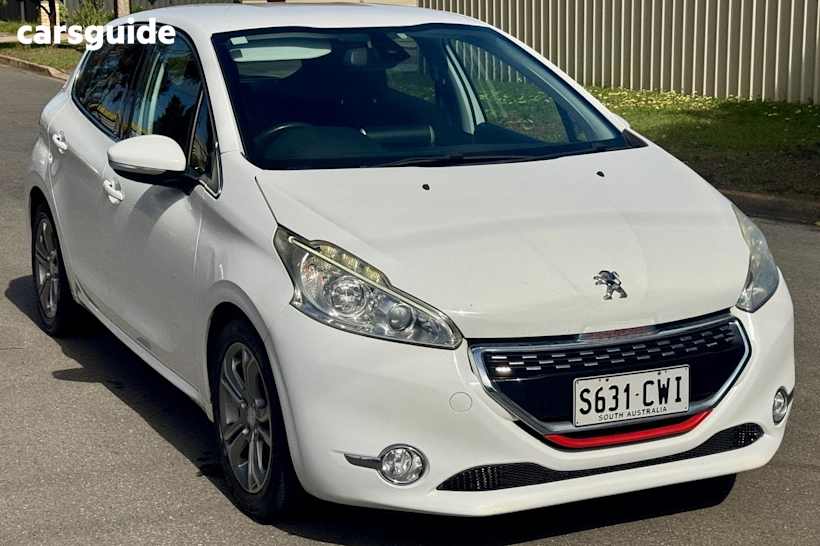 White 2013 Peugeot 208 Hatchback Allure