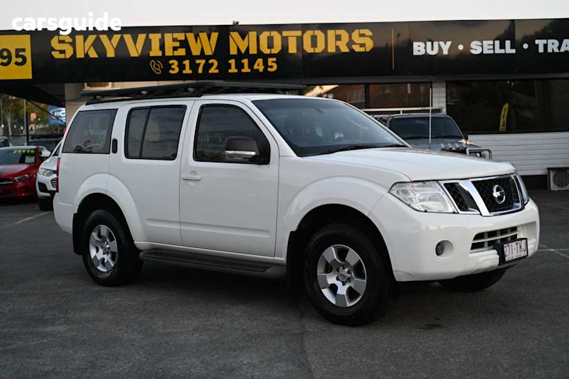 White 2013 Nissan Pathfinder SUV ST 4X4
