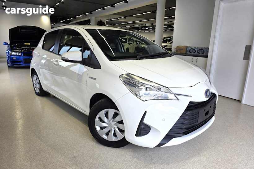 White 2019 Toyota Vitz Hatch HYBRID F 2WD NHP130 (ZX001295)