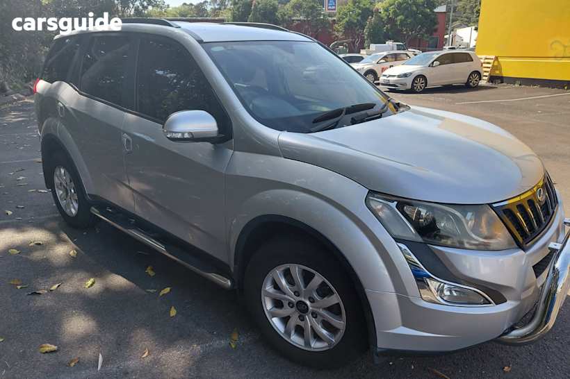 Silver 2018 Mahindra XUV500 Wagon W8 (Fwd)