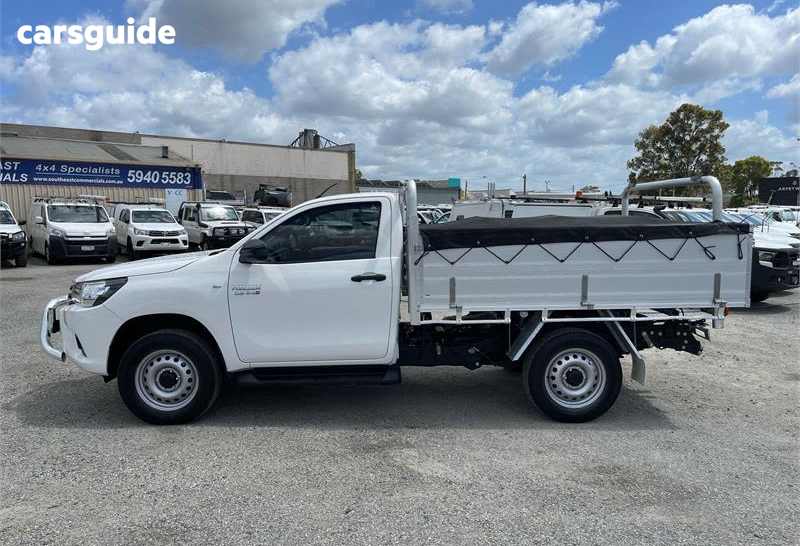 White 2018 Toyota Hilux Cab Chassis Sr (4X4)