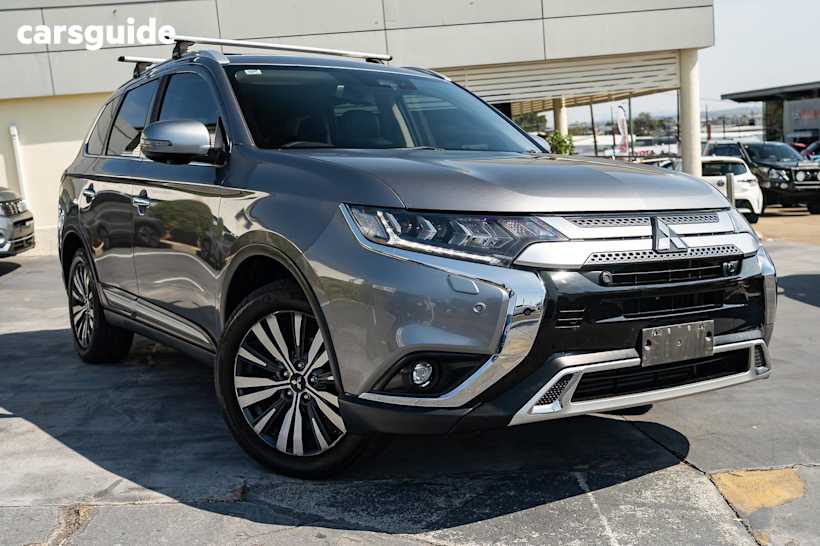 Grey 2019 Mitsubishi Outlander SUV EXCEED 4X4