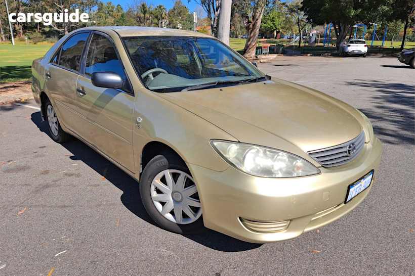 Gold 2004 Toyota Camry Sedan ALTISE F
