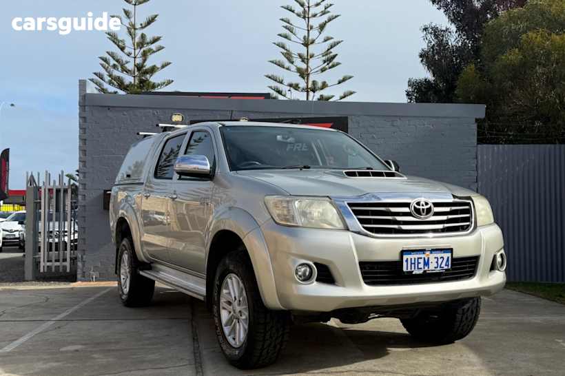 Silver 2014 Toyota Hilux Dual Cab Pick-up Sr5 (4X4)