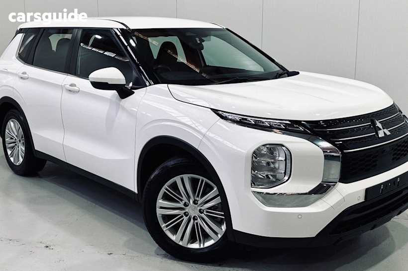 White 2024 Mitsubishi Outlander SUV ES F