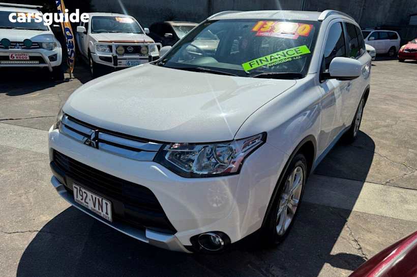 White 2014 Mitsubishi Outlander Wagon Es (4X4)