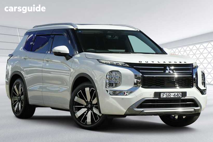 White 2025 Mitsubishi Outlander Wagon Exceed 5 Seat (Awd)