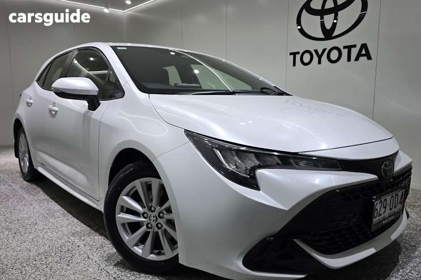 White 2022 Toyota Corolla Hatch ASCENT SPORT F