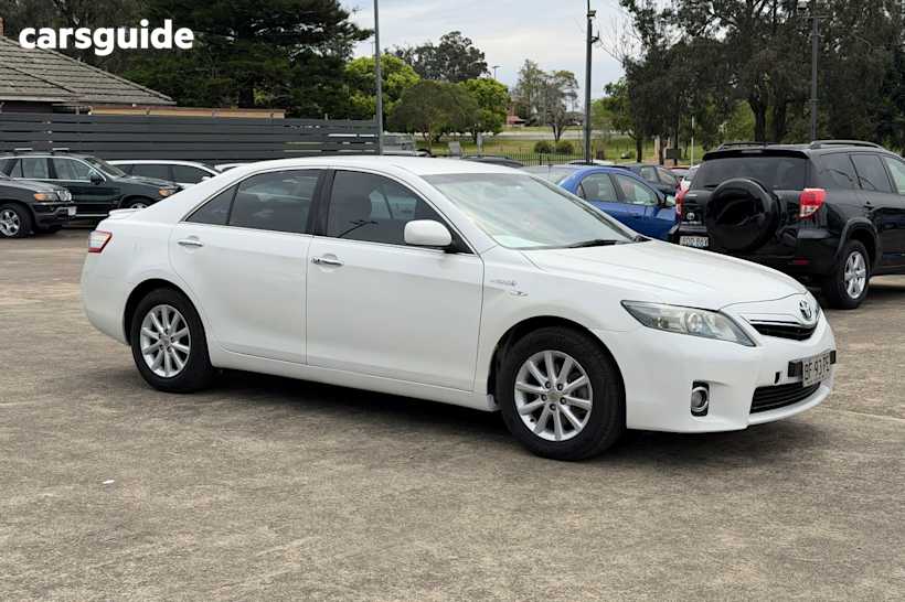 White 2010 Toyota Camry Sedan Luxury Hybrid