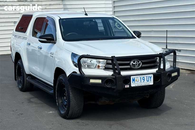 White 2017 Toyota Hilux Ute Tray SR 4X4