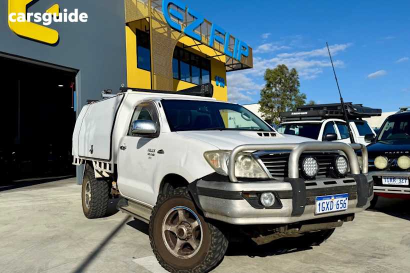 White 2005 Toyota Hilux Cab Chassis Sr (4X4)