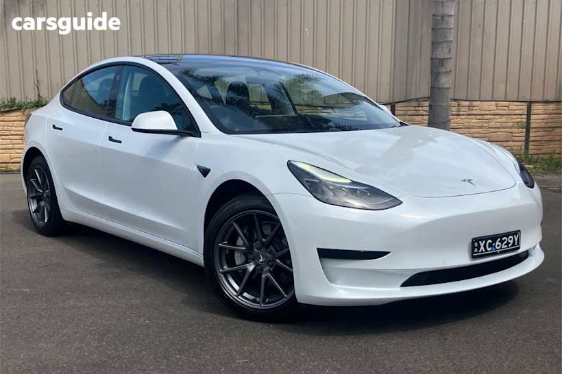 White 2022 Tesla Model 3 Sedan REAR-WHEEL DRIVE R