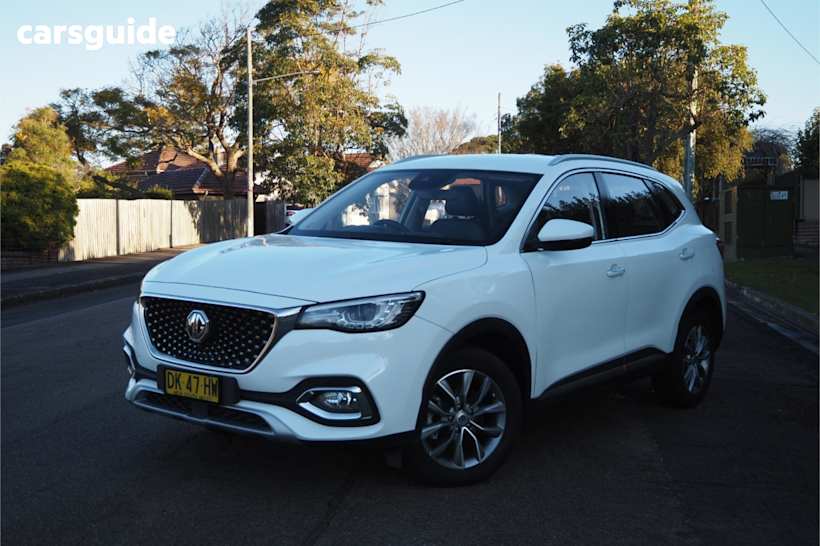 White 2024 MG HS SUV VIBE