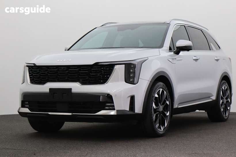 Silver 2024 Kia Sorento SUV GT-LINE 4X4