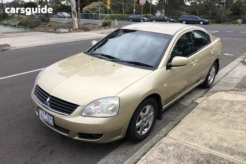 Gold 2005 Mitsubishi 380 Sedan F