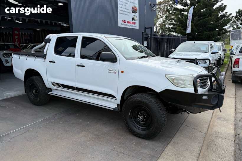 White 2013 Toyota Hilux Dual Cab Pick-up Sr (4X4)