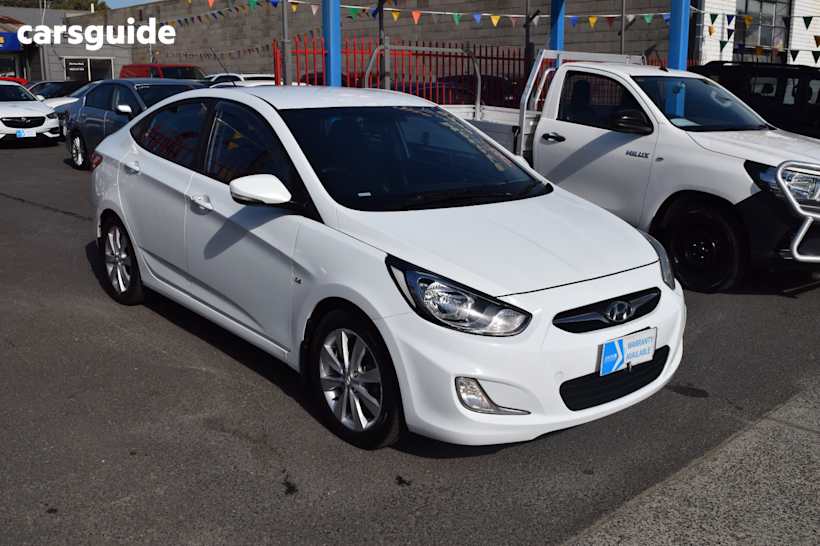 White 2012 Hyundai Accent Sedan Premium