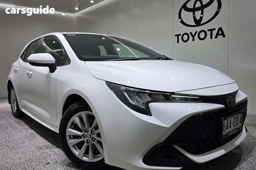White 2022 Toyota Corolla Hatch ASCENT SPORT F