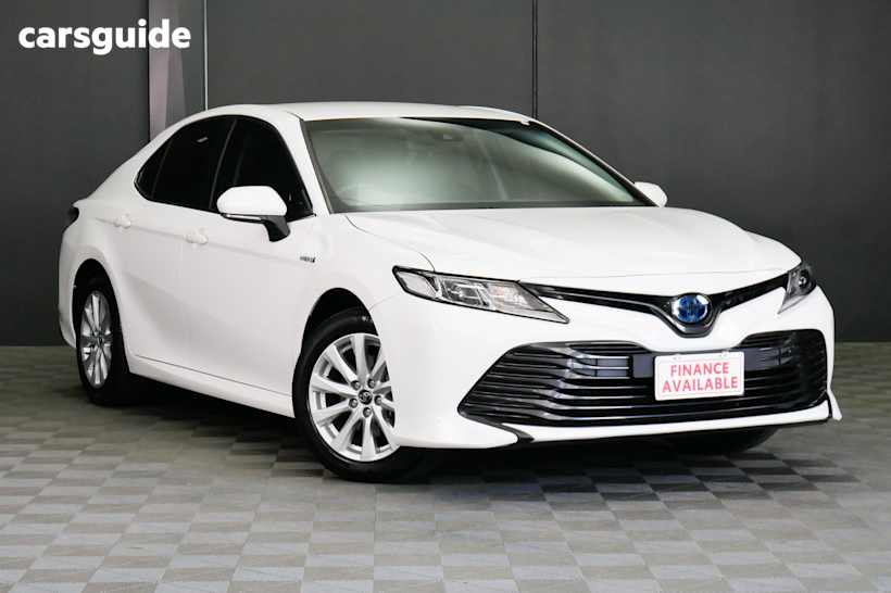 White 2019 Toyota Camry Sedan Ascent (Hybrid)