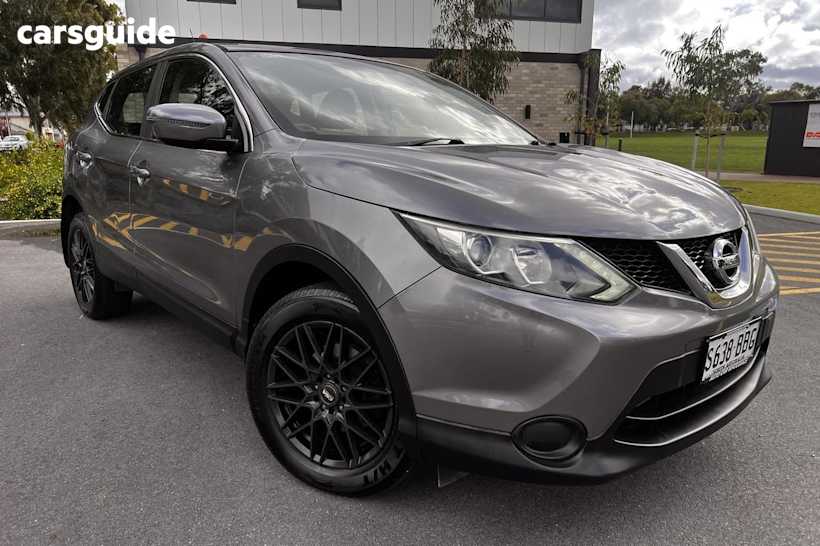 Silver 2014 Nissan Qashqai Wagon St (4X2)