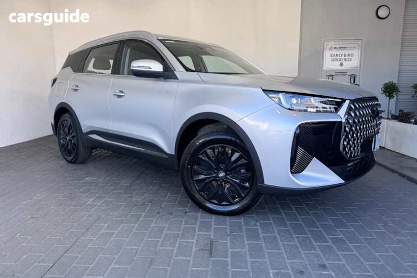 Silver 2025 Chery Tiggo 7 SUV SUPER HYBRID ULTIMATE F