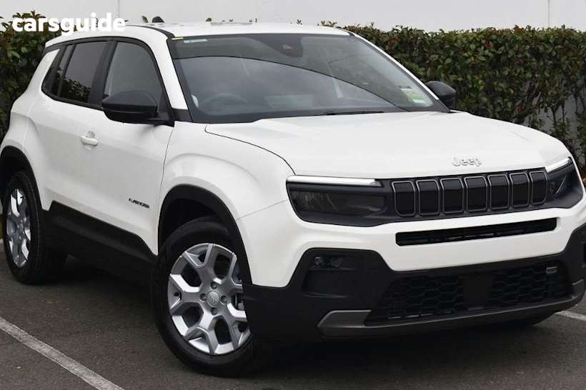 White 2024 Jeep Avenger SUV LONGITUDE F