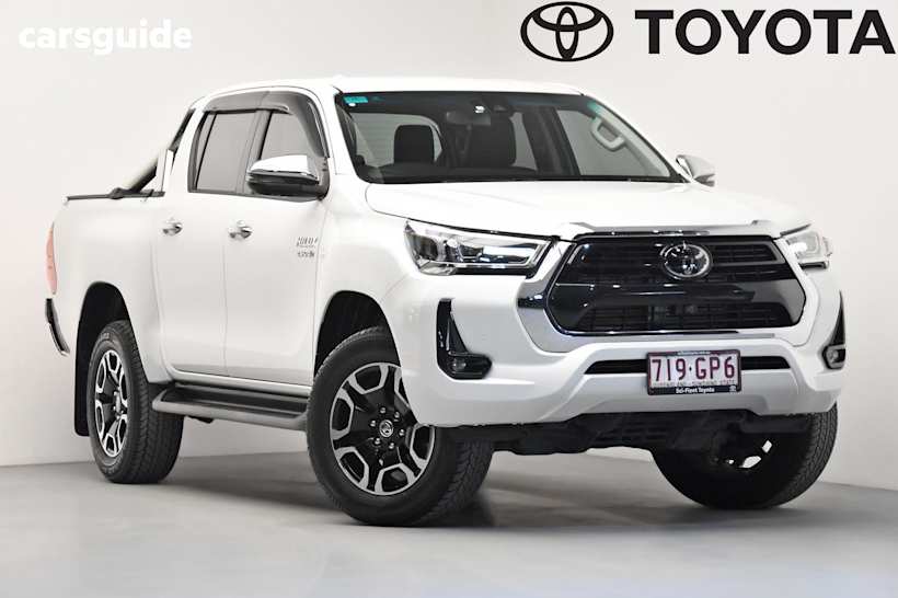 White 2023 Toyota Hilux Ute Tray SR5 4X4