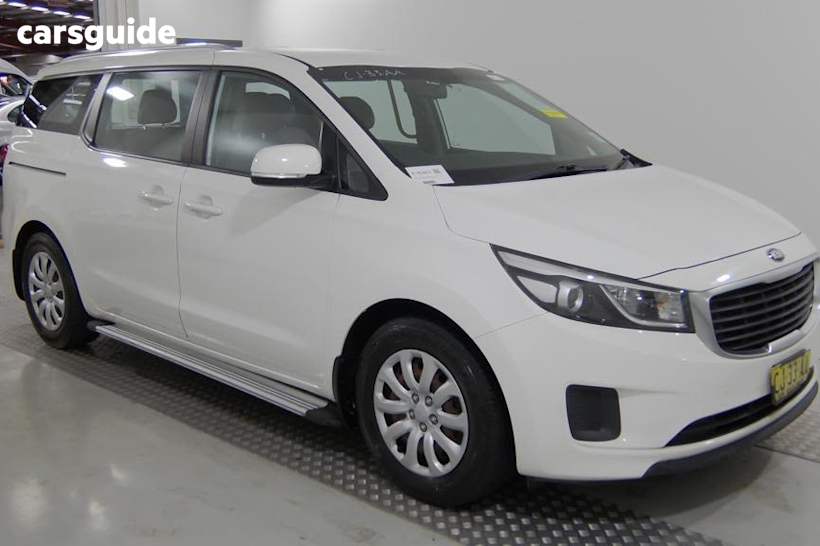 White 2016 Kia Carnival Wagon S