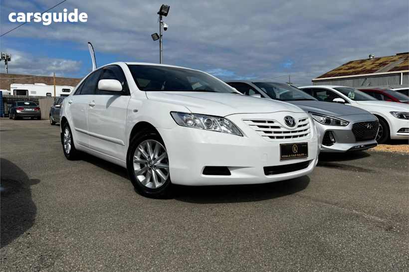 White 2009 Toyota Camry Sedan Altise