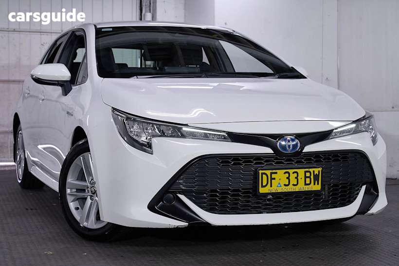 White 2022 Toyota Corolla Hatch ASCENT SPORT HYBRID F