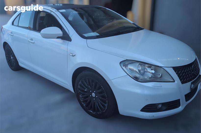 White 2011 Suzuki Kizashi Sedan Prestige