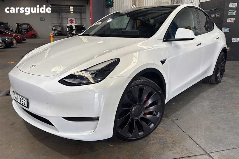 White 2023 Tesla Model Y Wagon Performance