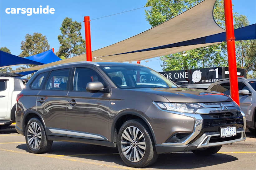 Grey 2018 Mitsubishi Outlander SUV ES F